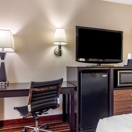 Best Western Lindale Inn Екстер'єр фото