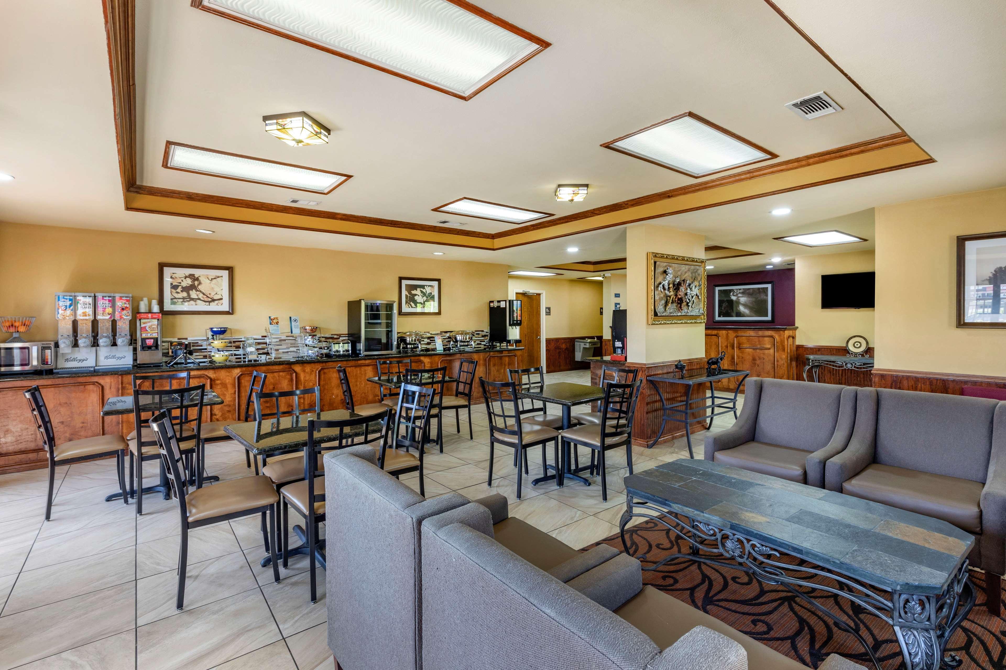 Best Western Lindale Inn Екстер'єр фото