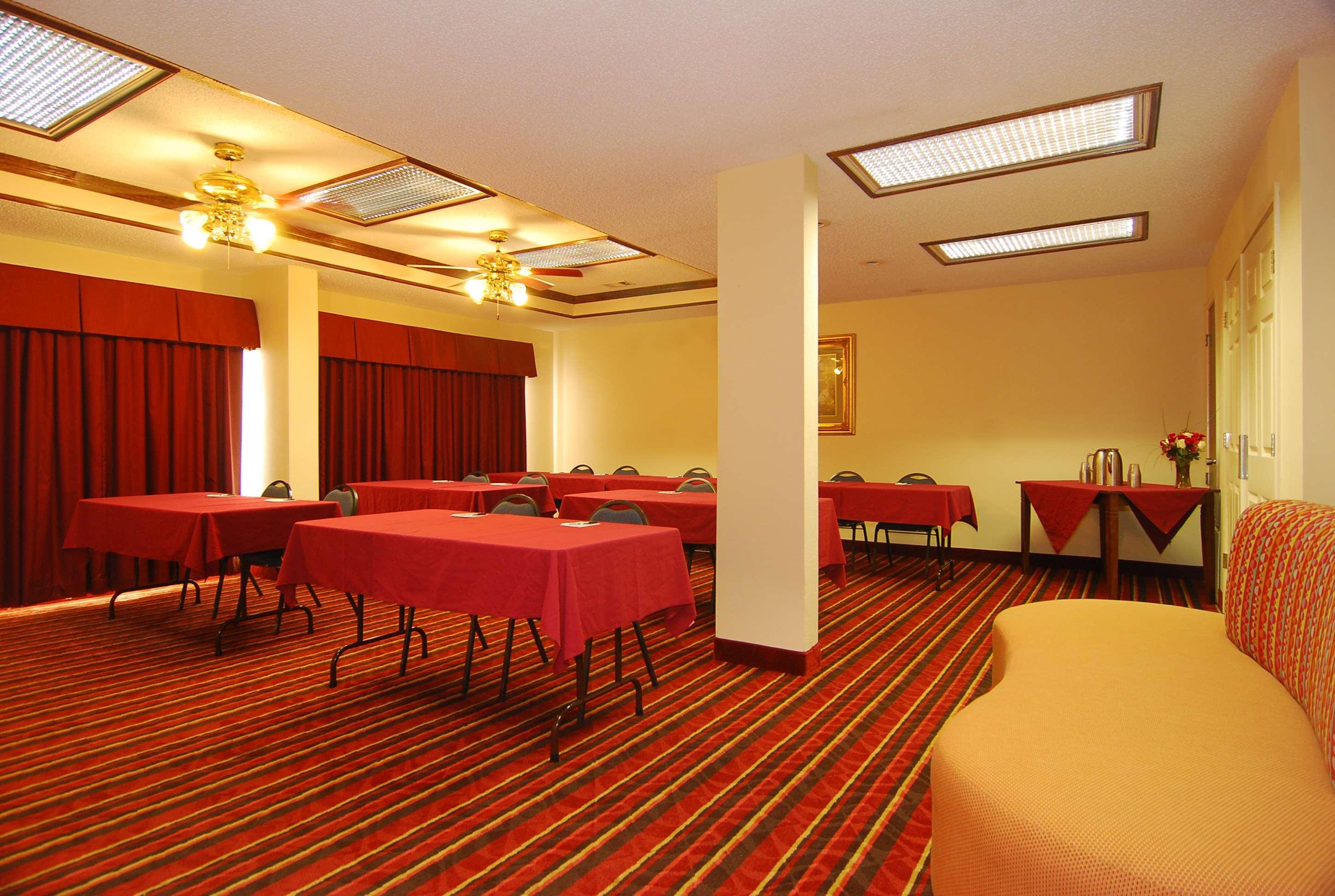 Best Western Lindale Inn Екстер'єр фото